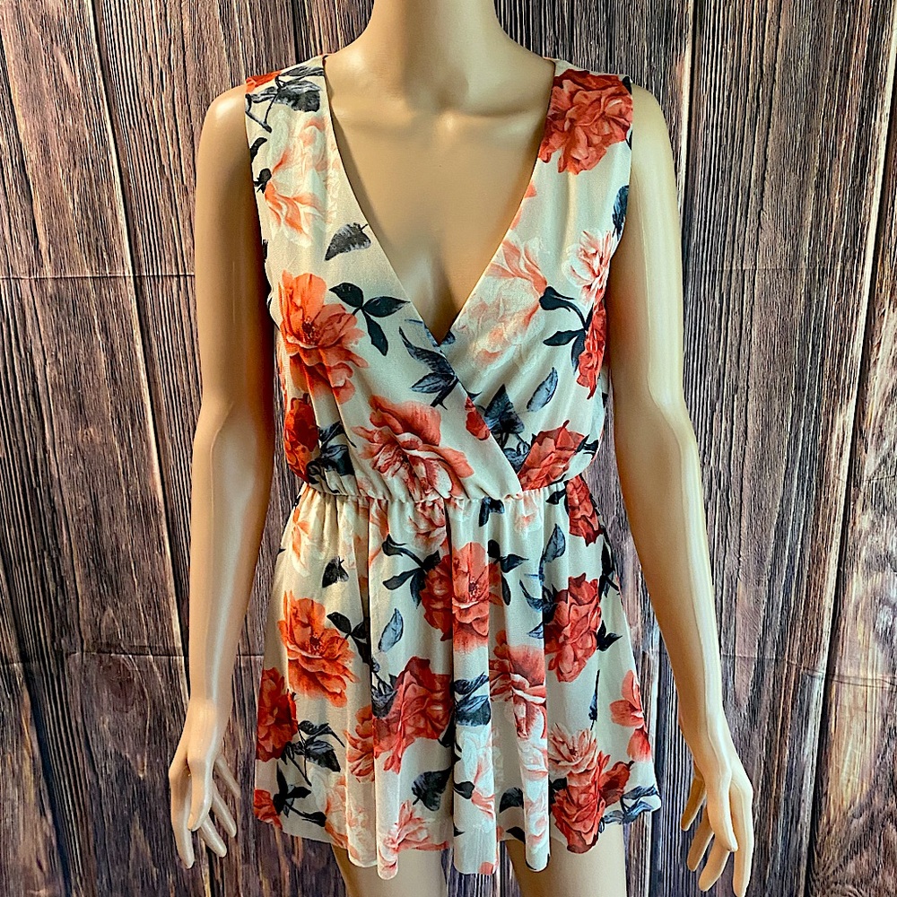 Charlotte Audrey size small tan beige green & red floral summer flowy ro…
